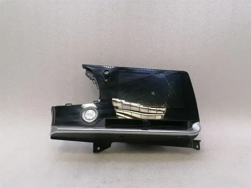 Chevrolet Corvette C8 Navigation Monitor 84918275 Display Picture Shirt DEFECT