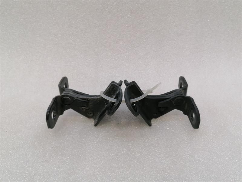 CHEVROLET CORVETTE C8 DOOR HINGE 22762356 DOOR HINGE RIGHT RIGHT