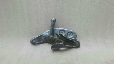 Bentley Continental GT W12 Motorhuv gångjärn LHS 3W0823301E Huv gångjärn vänster