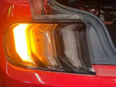 Ford Mustang MK6 S550 Lewa tylna lampa JR3B-13B505-BG FACELIFT Lampa tylna UE