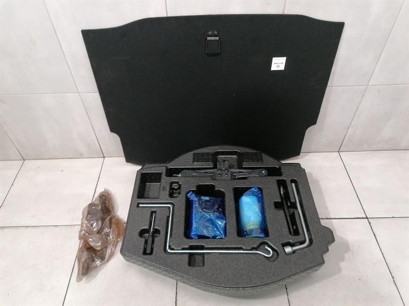 Lexus RC F TRACK XC10 SAVER KIT 64722-24190 Jack