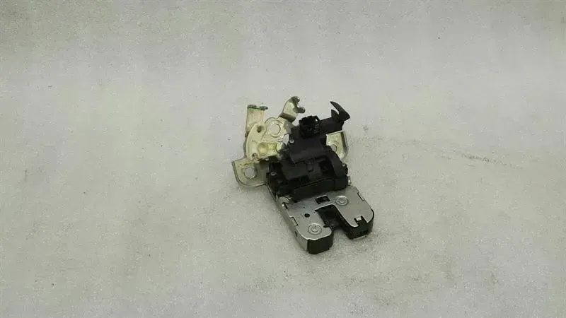 Audi S3 8P boot lock 8K9827505 tailgate lock