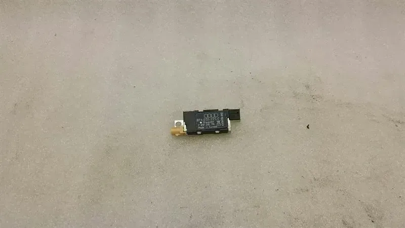 Audi S3 8P Aerial / Antenna 8P4035225C Antenna Amplifier