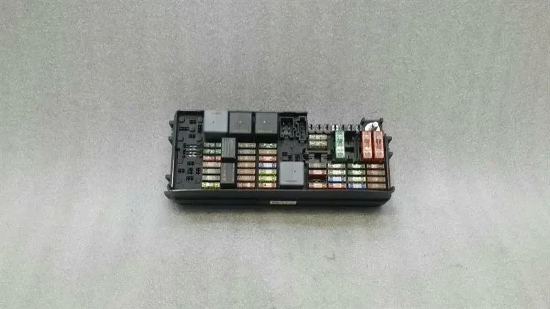 Mercedes ML W164 Fuse Box A1645400272 Fuse Box