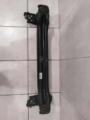 Porsche Cayenne 958 92A priekšējā bufera sija 95850510901 priekšējā bufera turētājs