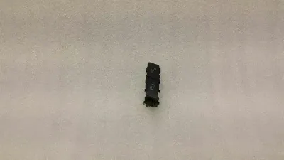 Mercedes W212 Przełącznik zamka drzwi prawych A2049058402 Przełącznik zamka drzwi prawych