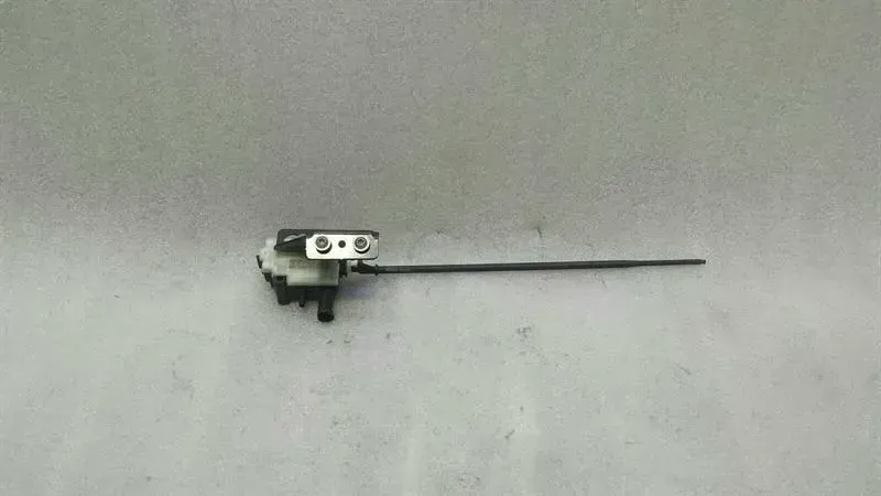 BMW 5 Series F07 GT F10 F11 fuel cap actuator 7139398 servomotor fuel flap