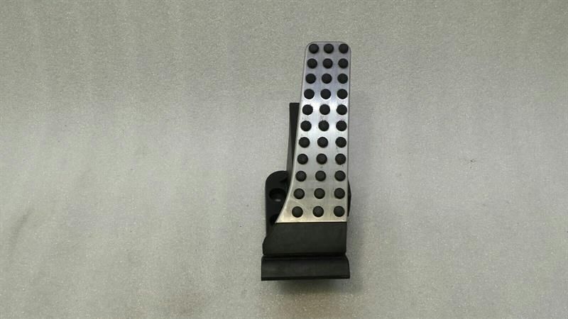 Mercedes E Class W212 W204 W218 Gas Pedal (Electrical) A2043000200 Accelerator Pedal