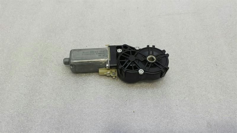 Porsche Cayenne 957 FLH Backrest Adjustment 8D0959761E Seat Motor Front Left