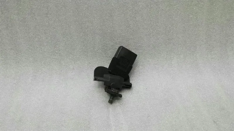 Audi S5 8T belt buckle 8T0857739B belt buckle left