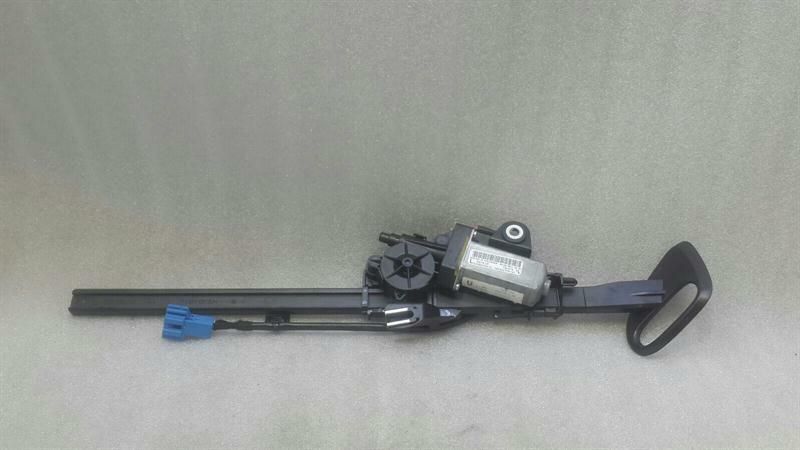 Mercedes C Class W205 Left Seatbelt Feeder A2058600182 Seat Belt Retainer Front Left