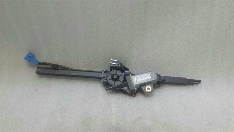 Mercedes C Class W205 Right Seatbelt Feeder A2058600282 Seat Belt Retainer Front Right