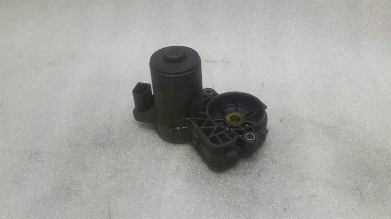 MERCEDES C43 AMG W205 PARK BRAKE ENGINE A0009061303 ACTUATOR PARKING BRAKE RIGHT