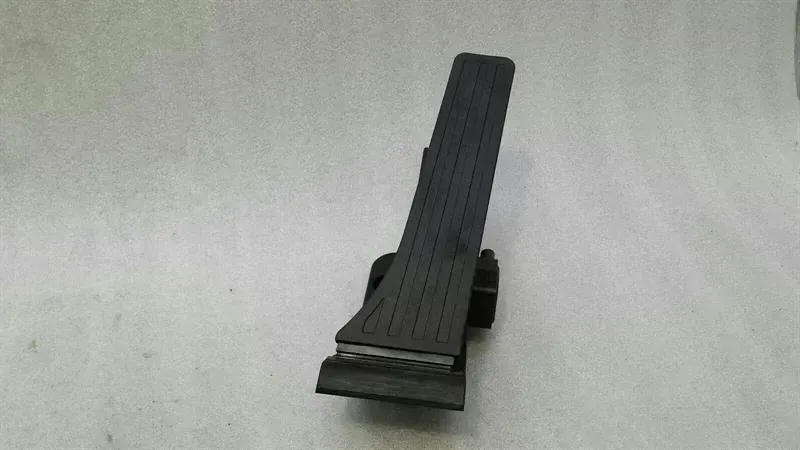 Mercedes E Class W207 Gas Pedal (Electrical) A2043000204 Accelerator Pedal