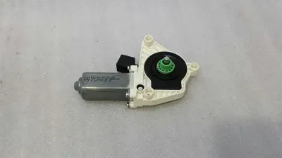 Mercedes E klases W207 kreiso durvju loga motors A2078200342 loga regulatora motors kreisais