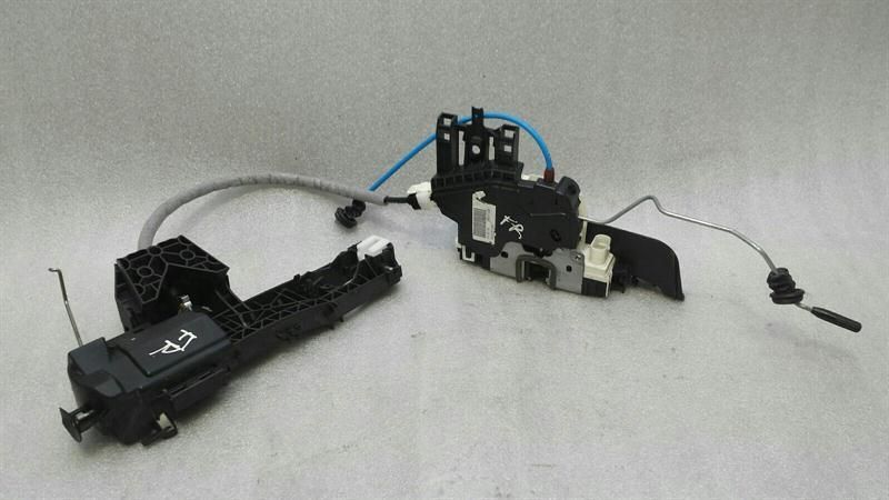 Mercedes A Class W176 FRH Door Lock A1667200635 Door Lock Front Right Carrier