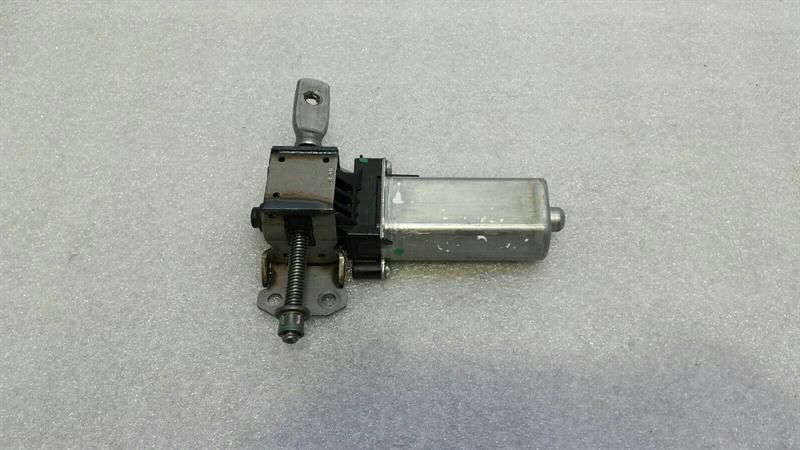 Porsche Cayenne 958 92A Right Seat Up Down Adjustment 988582 Seat Engine Right