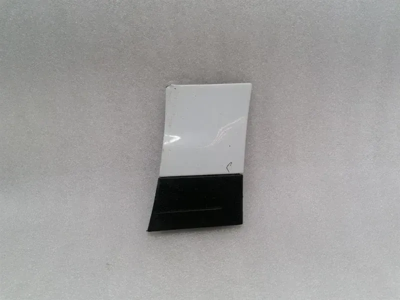 Porsche Cayenne 958 FRH Wing Cover 7P5854960D Front Right Fender Bezel