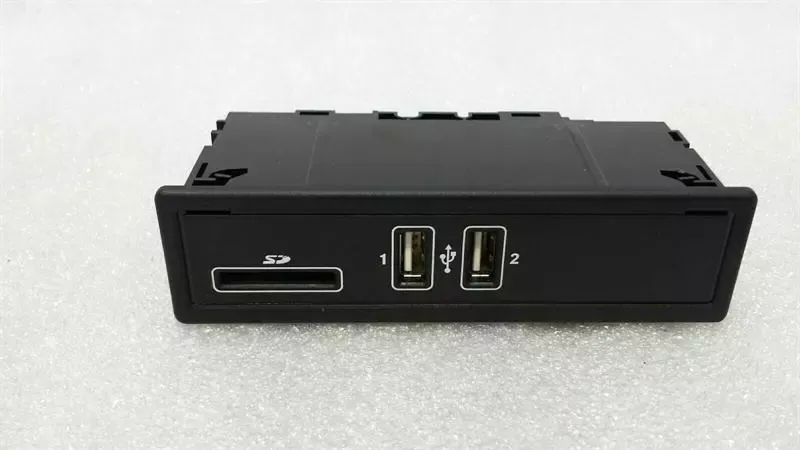 Mercedes C Class W205 USB Input Module A2058200526 USB Female SD