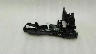 Mercedes C Class W205 FLH roktura turētājs A0997601700 durvju roktura turētājs priekšā pa kreisi