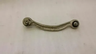 Mercedes C Class W205 заден ляв носач A2043502106 задно ляво кормило