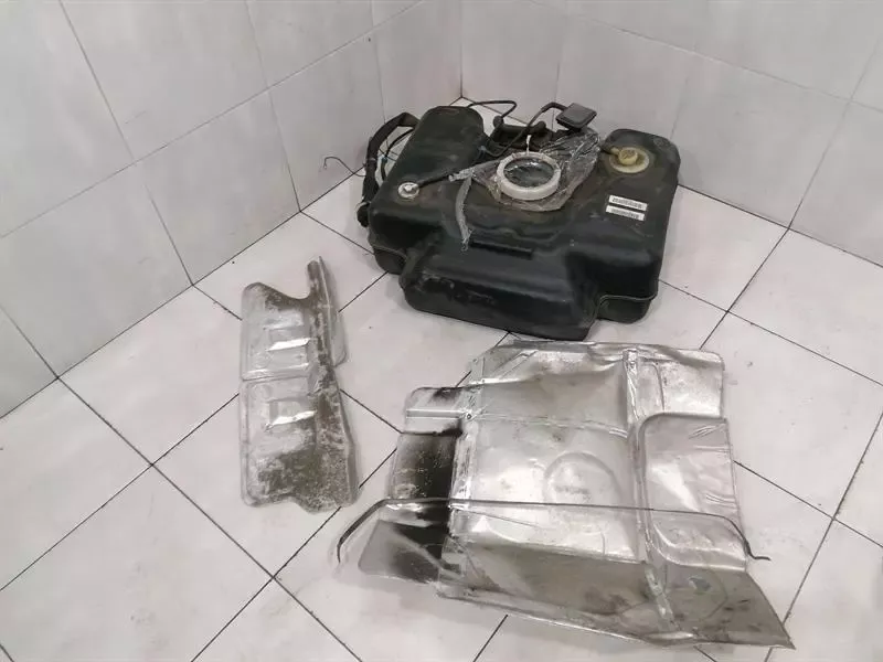 Dodge Viper SRT-10 8.3 Coupe Fuel Tank 5290097AC Fuel Tank