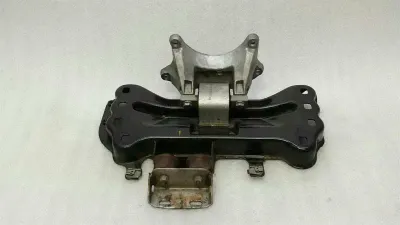 Mercedes CLS W218 W212 Крепление коробки передач A2122403802 Крепление коробки передач