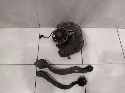 Mercedes E класа W212 E63 AMG FRH главина A2123300220 Корпус на колесен лагер преден десен