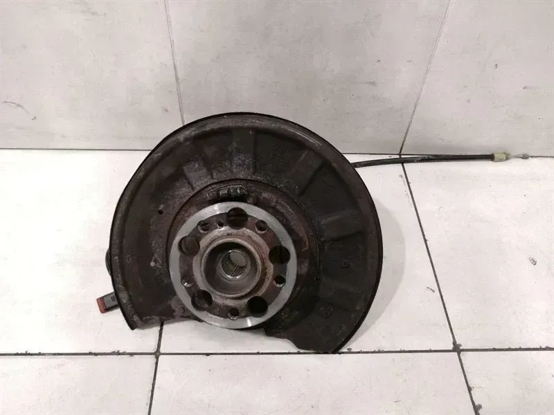 Mercedes E63 AMG W212 Left Rear Hub A2043500741 Wheel Bearing Housing Rear Left