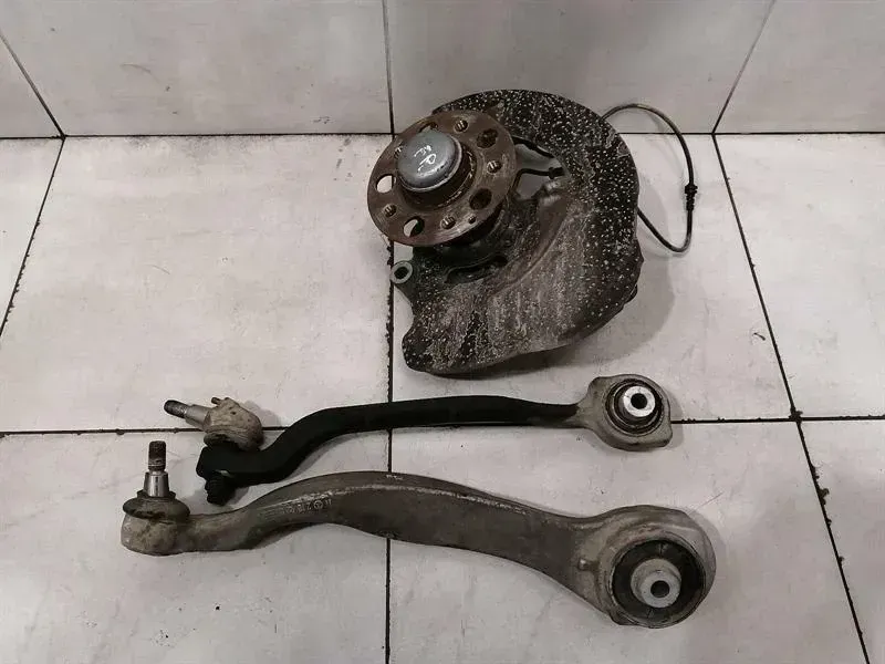 Mercedes E63 AMG W212 Right Front Hub Set A2123300220 Wheel Bearing Housing Front Re