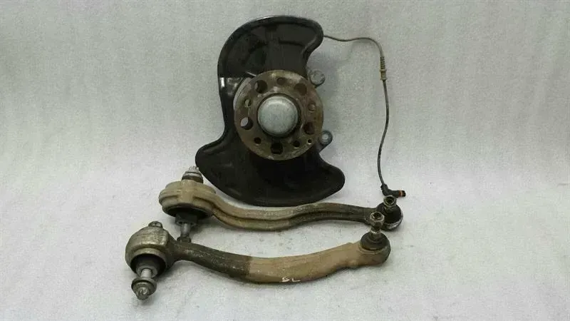 Mercedes SLK R172 Left Front Hub A2043320101 Wheel Bearing Housing Front Left