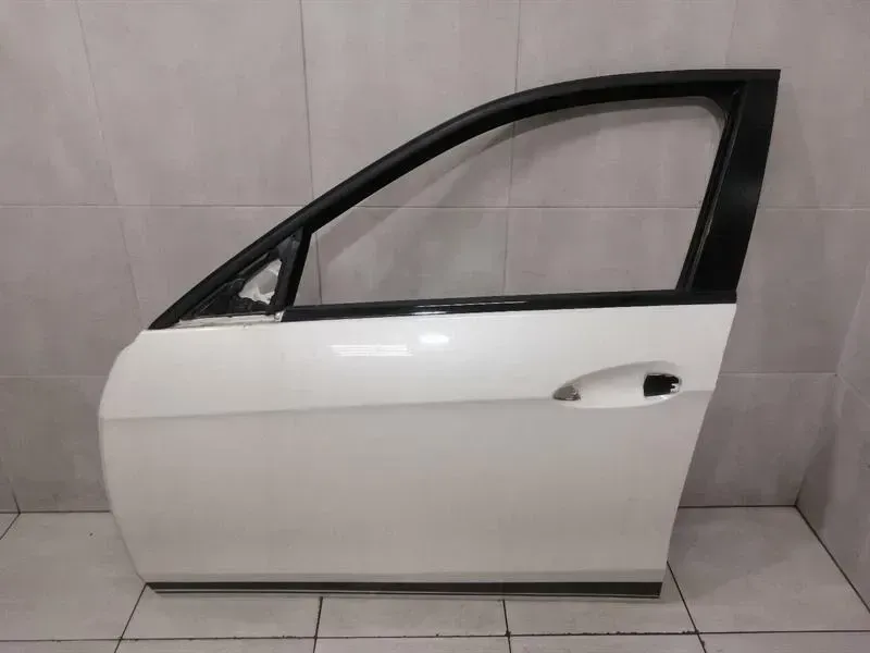 Mercedes E Class W212 left front door A2127200105 door front left.