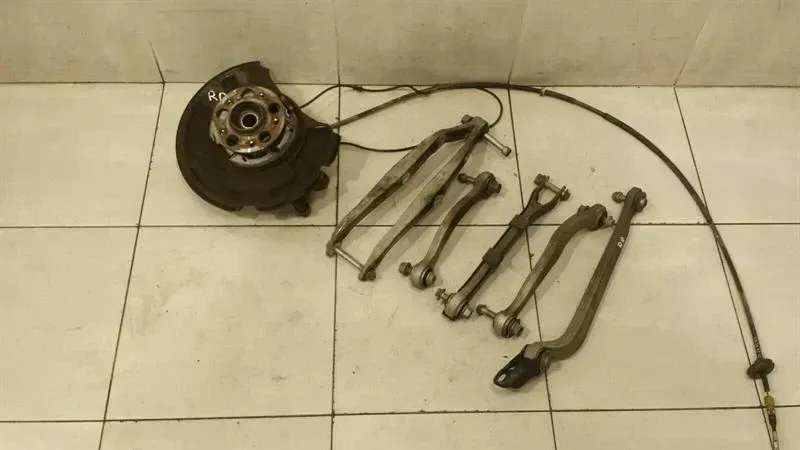 Mercedes CLS W219 RRH Hub A2113504608 Wheel Bearing Housing Rear Right