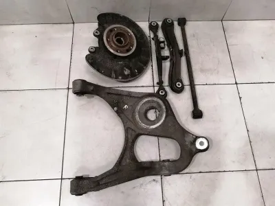 Mercedes GLS X166 GLS63 AMG baknav A1663500208 Hjullagerhus bak höger