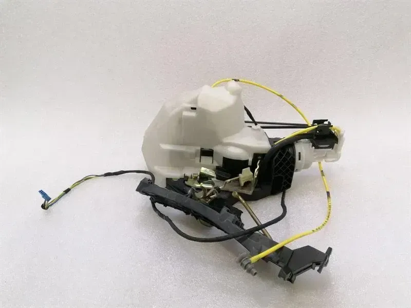 Mercedes S-class W220 rear right door lock A2207307235 door lock rear right