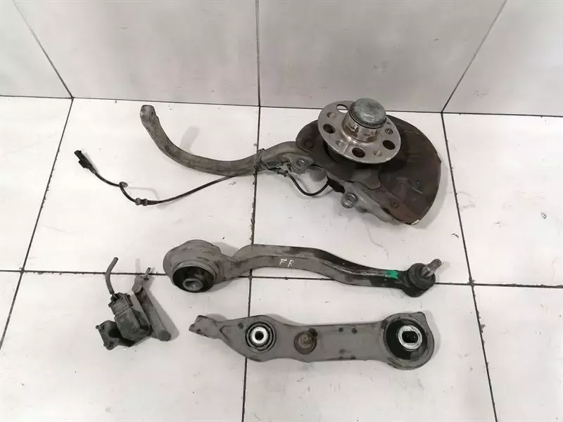 Mercedes E55 AMG W211 Right Front Hub A2303300420 Wheel Bearing Housing Front Right