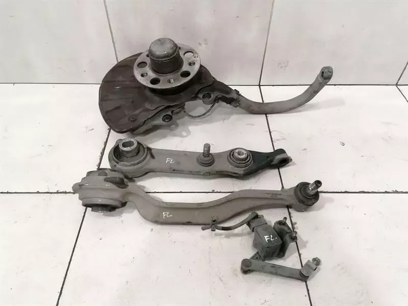 Mercedes E55 AMG W211 Left Front Hub A2303300320 Wheel Bearing Housing Front Left SET