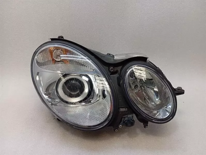 Mercedes W211 Right Headlight A2118202461 AHL DYNAMIC Headlights Right XENON