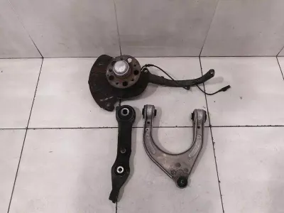 Mercedes E Class W211 labā priekšējā rumba A2113306720 riteņa rumbas gultņa korpuss priekšējais pa labi