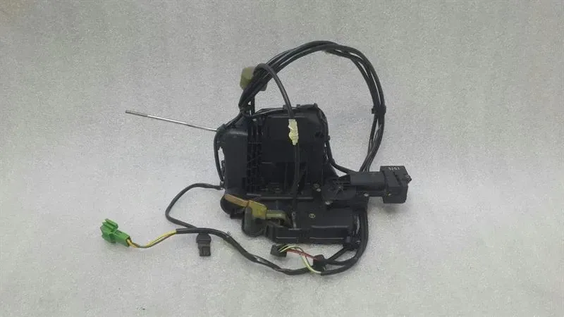 Mercedes E W211 front right door lock A2117201435 door lock right keyless