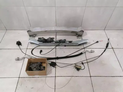 AUDI R8 TYPE 42 V10 5.2 SPYDER PRIEKŠĒJĀ BUMPERA STIJA 420805563E Priekšējais buferis