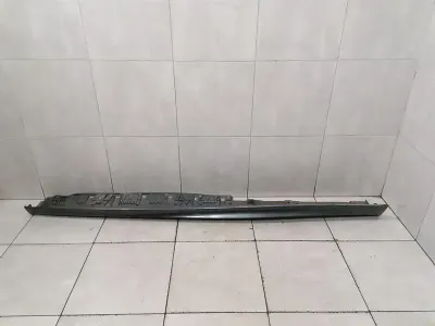 Audi R8 Type 42 V10 5.2 Spyder sānu svārki 420853855B kreisās puses svārki