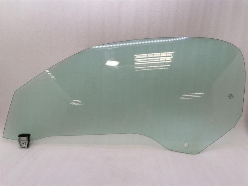 Audi R8 Type 42 V10 5.2 Spyder left front door glass 420845201A door window left