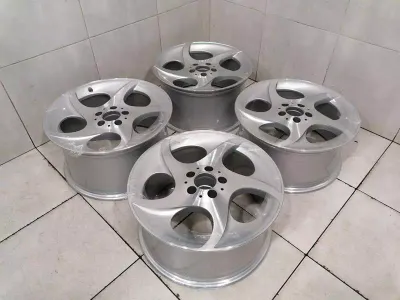 Felga aluminiowa Mercedes SL R230 A2304011402 SLR