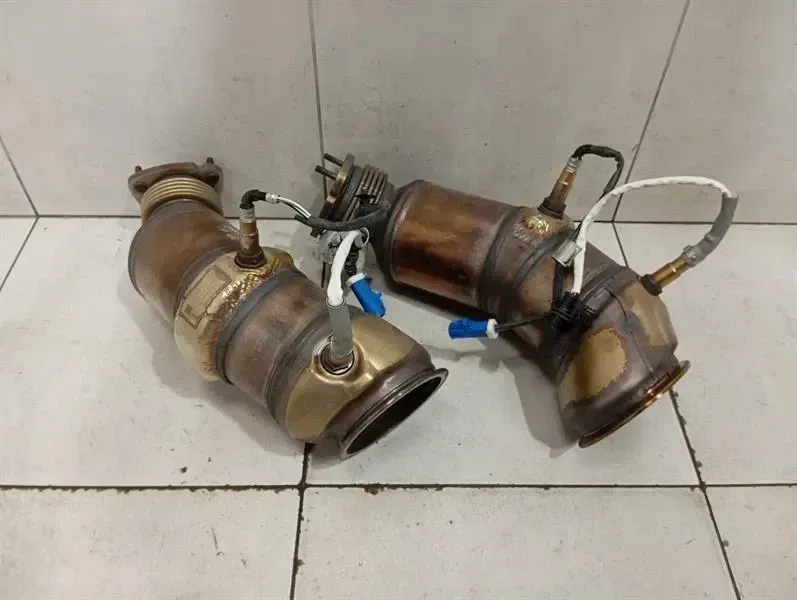 Aston Martin DBS AM7 18-24 Catalytic Converter HY53-5E214-AC Catalytic Converter V12