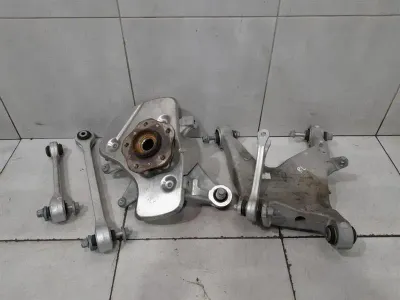 Aston Martin DBS AM7 18-24 задна лява главина HY53-2C029-AA Корпус на заден лагер на колелото