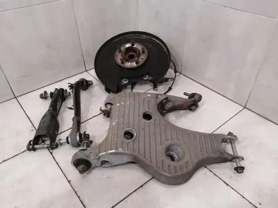 Range Rover Sport L494 Задна лява главина LR043594 Корпус на колесен лагер Заден ляв комплект