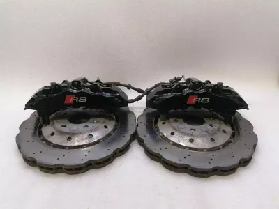 18 AUDI R8 4S BREMŽU KLUPERI PRIEKŠĒJĀ BREMŽU SISTĒMAS KOMPLEKTS 4S0615105AA Bremžu suports