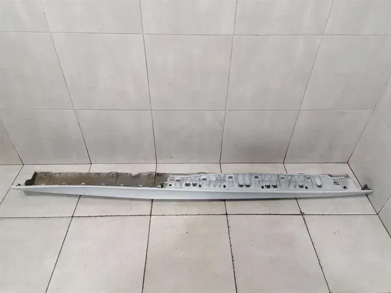 Audi R8 Type 42 V10 5.2 Spyder side skirt 420853856B right side skirts