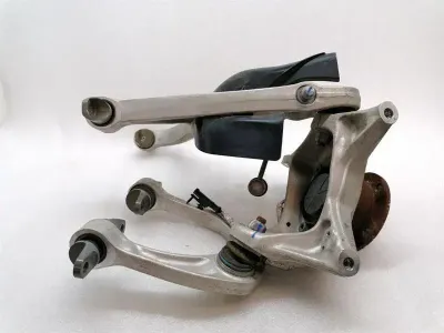 McLaren 600LT Lewa przednia piasta 13BA351RP Obudowa łożyska koła przód lewy zestaw zwrotnic